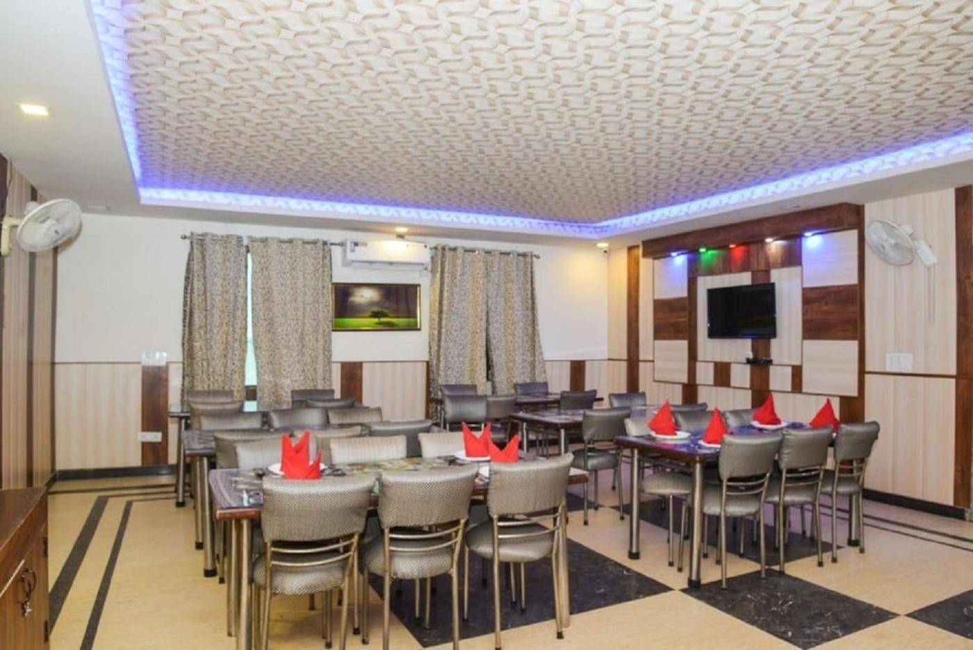 Hotel Shanti House Karnail Singh Stadium Gate No 1 Connaught Palace 4 Minuit And 7 Minuit Vfs Shivaji Stadium Metro Station New Delhi
