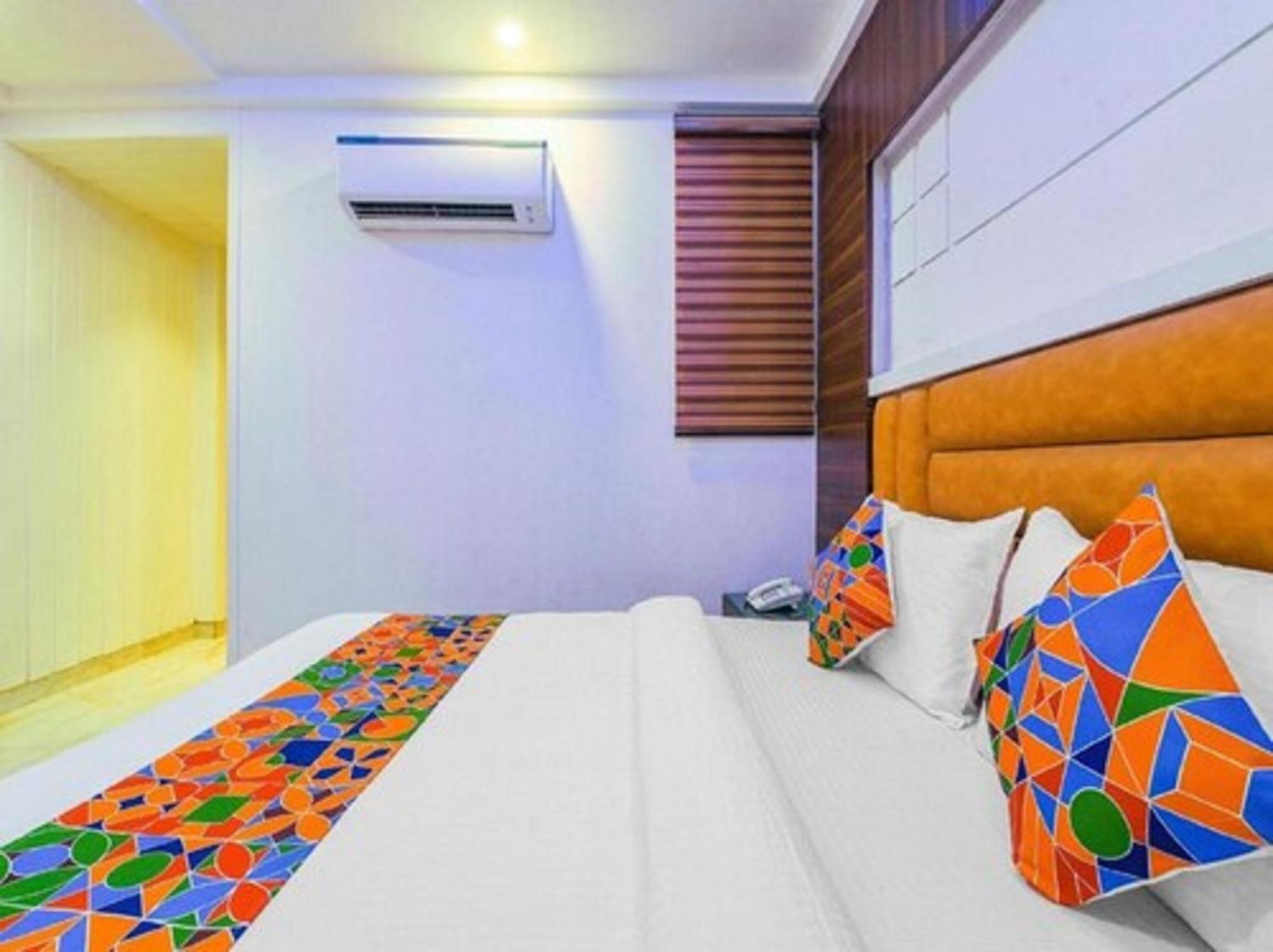 Shanti House Karnail Singh Stadium Gate No 1 Connaught Palace 4 Minuit And 7 Minuit Vfs Shivaji Stadium Metro Station Hotel 3*