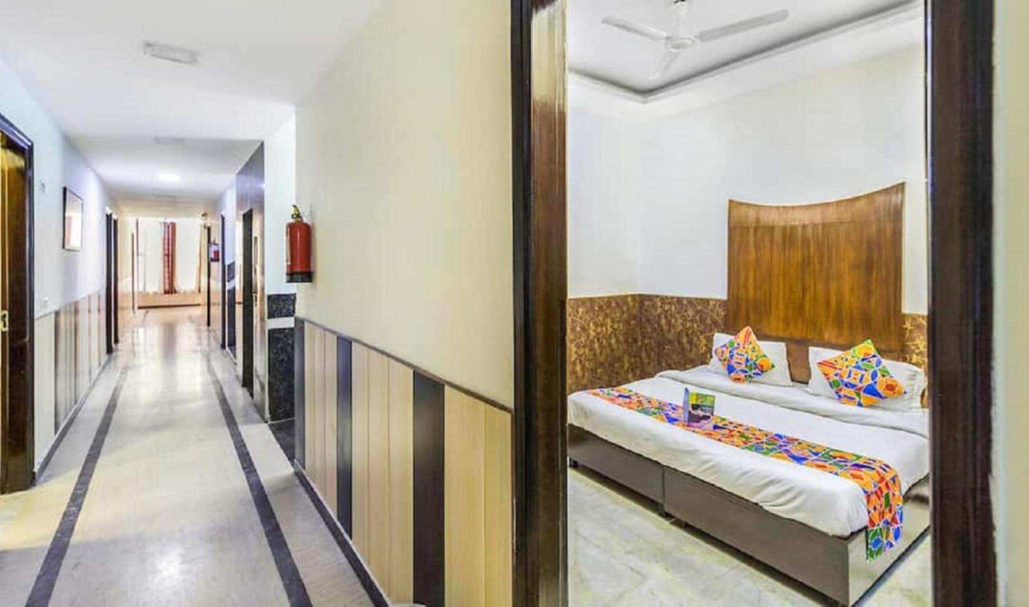 Shanti House Karnail Singh Stadium Gate No 1 Connaught Palace 4 Minuit And 7 Minuit Vfs Shivaji Stadium Metro Station